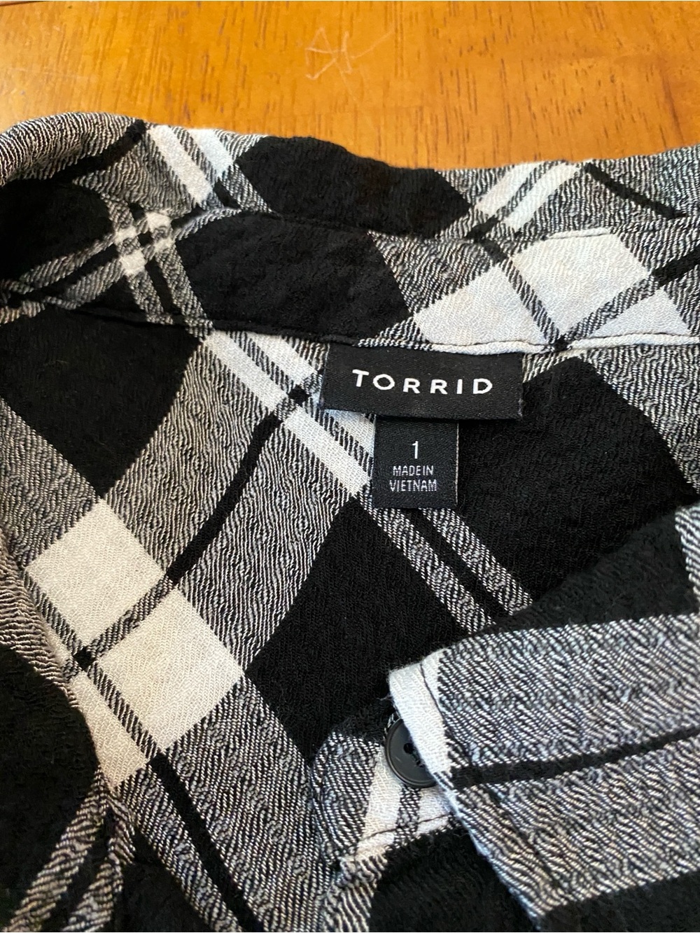 Torrid - Lizzie Crinkle L/S Flannel Gauze, Button up Tunic, B/W Plaid, Sz 1X - Picture 3 of 9
